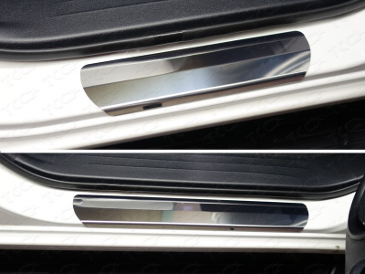 Toyota Hilux (15–) Накладки на пороги (лист зеркальный)